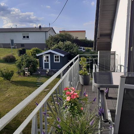 Eifelstern-Schoene Ferienwohnung Mit Balkon Kalenborn-Scheuern 外观 照片