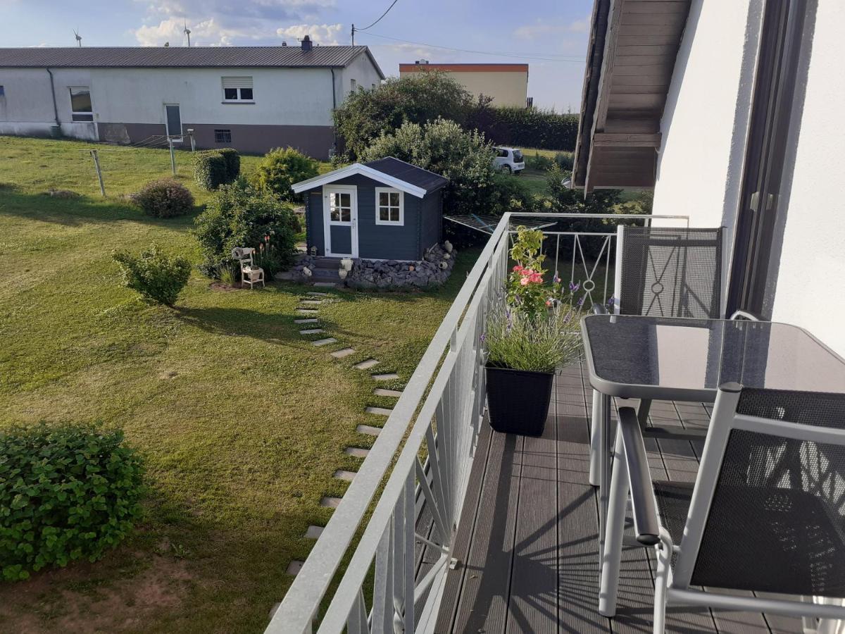 Eifelstern-Schoene Ferienwohnung Mit Balkon Kalenborn-Scheuern 外观 照片